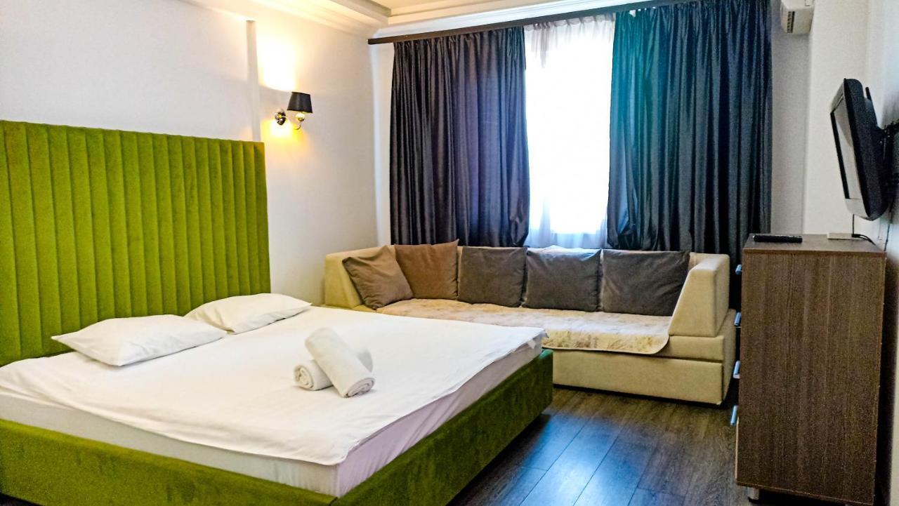 Manica Mega Towers Appartement Alma-Ata Buitenkant foto