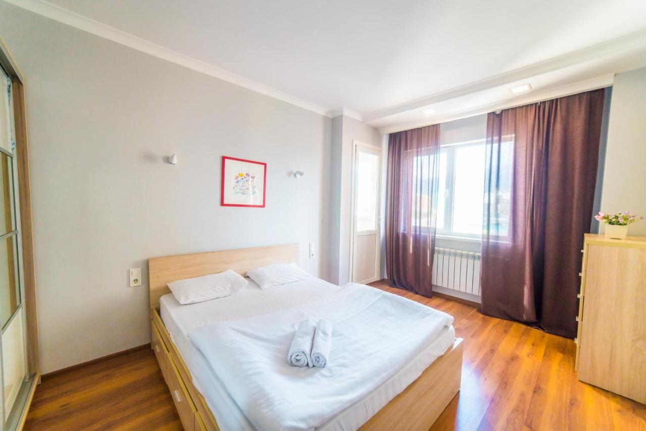 Manica Mega Towers Appartement Alma-Ata Buitenkant foto